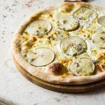 Pizza Caseira de Calabresa Fácil e Delicioso (Receita Completa)